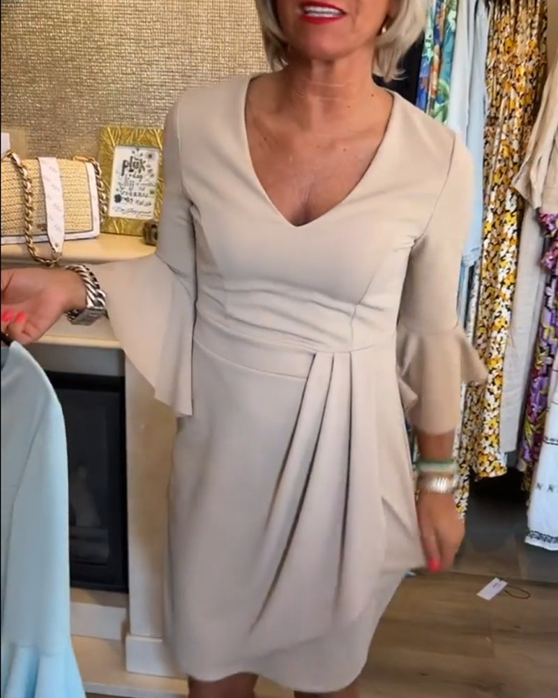 Bell sleeve v-neck pleated dress